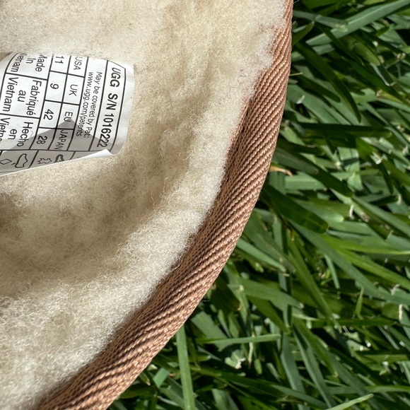 UGG🍂🍁Mini Classic II chestnut Size 11 women - Picture 9 of 13